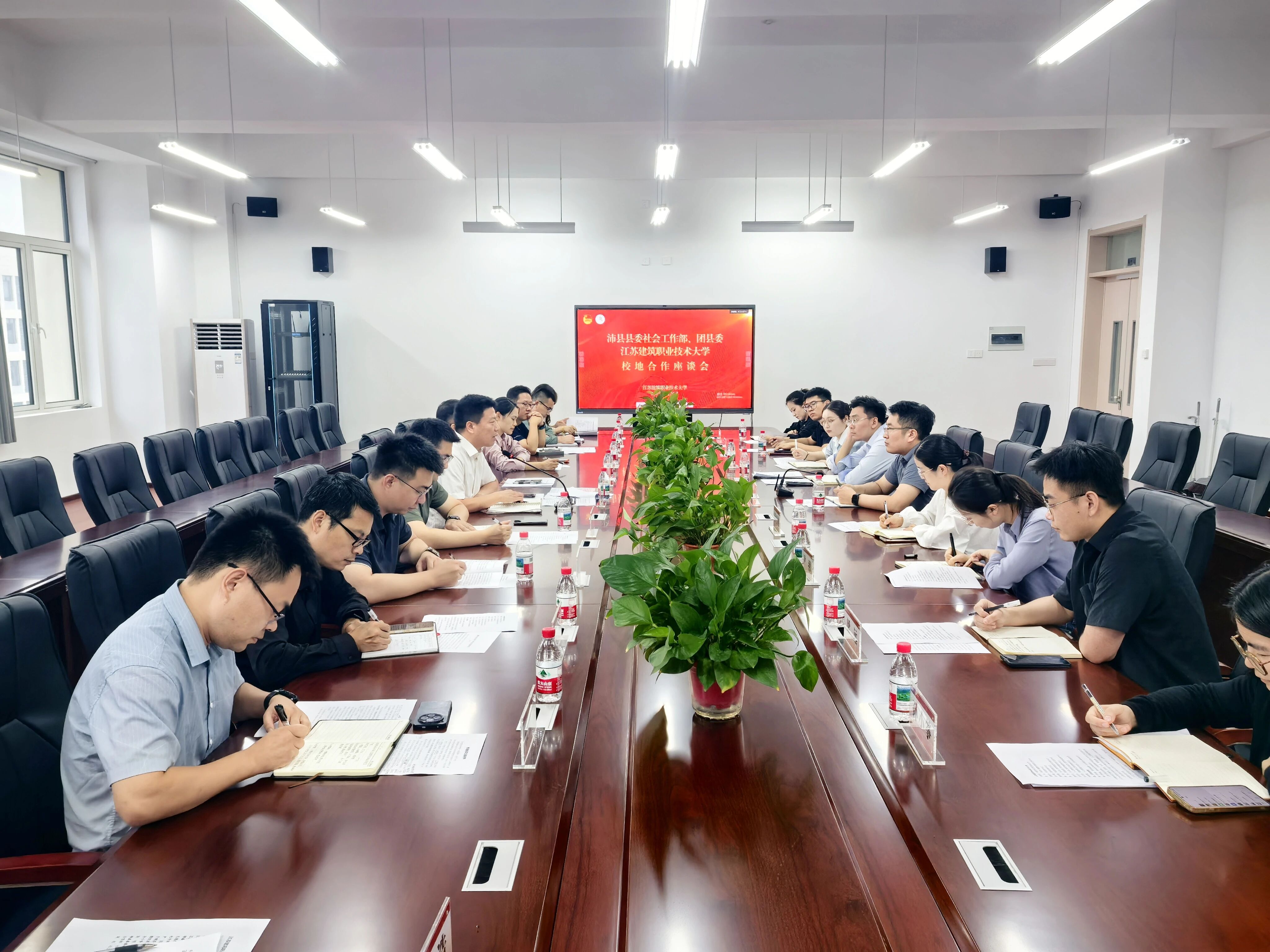 校地联动聚合力，青春共建促发展